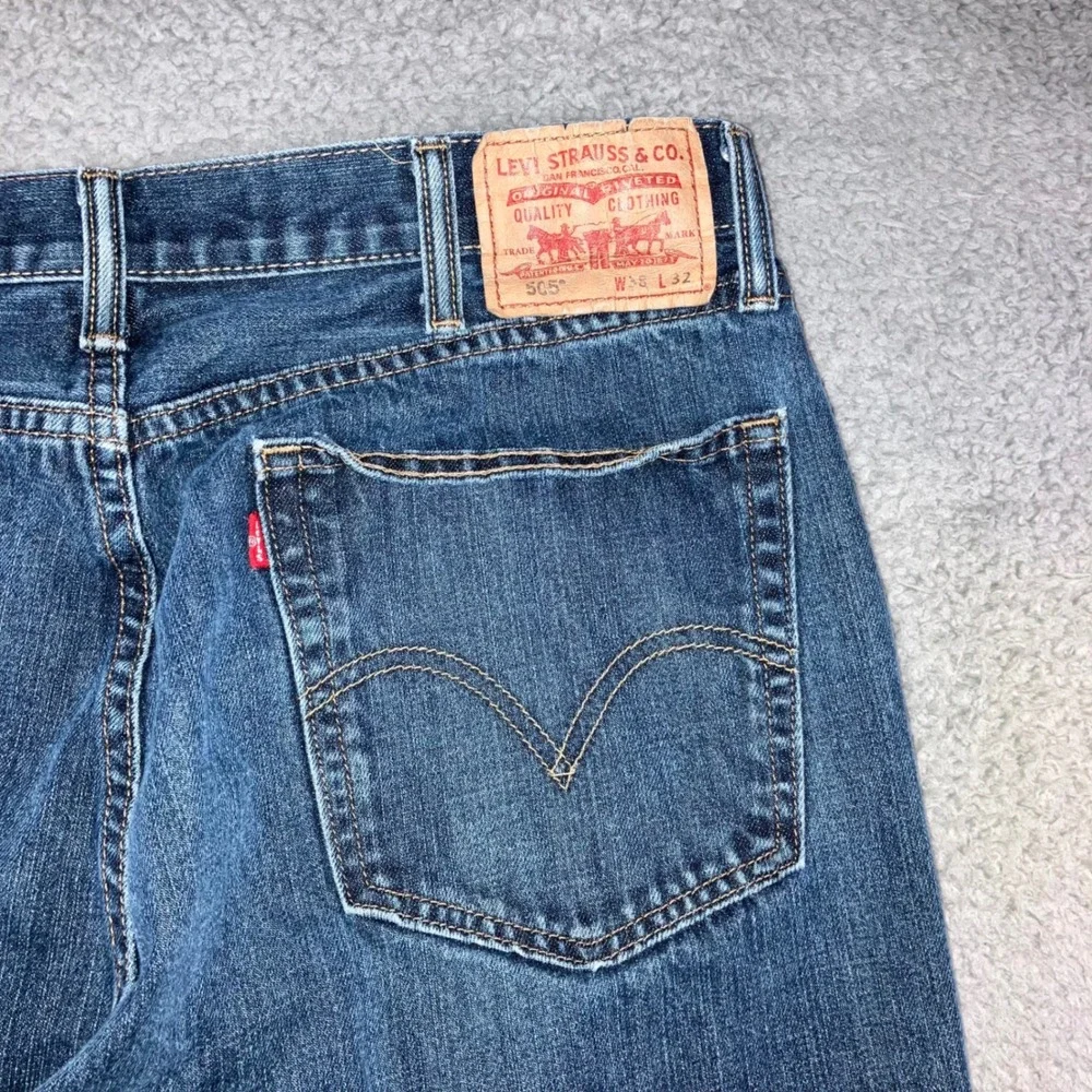 Levis 505 Straight Fit Jeans Mens 38x32 Blue Streetwear Classic Medium Wash